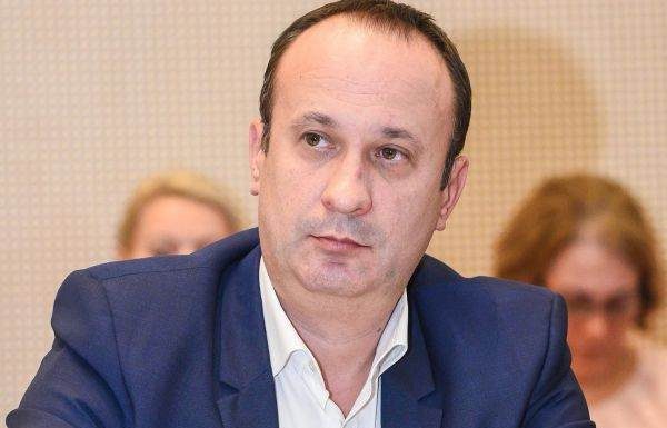 Nu vor crește taxele în acest an. Doar cele programate