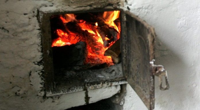 Deces! Familie din Ungureni, intoxicată cu monoxid de carbon
