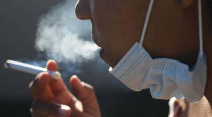 Au contestat amenzile pentru nepurtarea măștii. Motivul: „Mi s-au aburit ochelarii” sau „Veneam de la un priveghi”