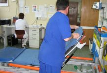 Bătaie pentru posturile de infirmier. Eliminați pentru fraudă