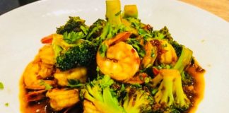 VIDEO: Rețeta săptămânii – Fabi’s Kitchen: Creveți Black Tiger cu broccoli în sos de stridii