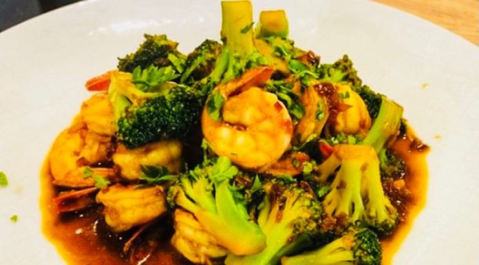 VIDEO: Rețeta săptămânii – Fabi’s Kitchen: Creveți Black Tiger cu broccoli în sos de stridii