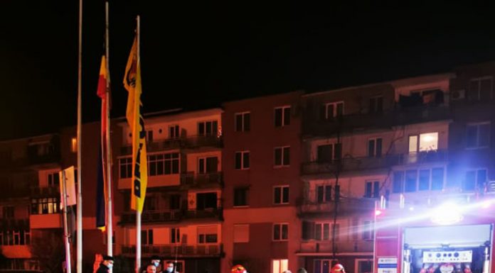 O mașină a luat foc, pe Bulevardul Ecaterina Teodoroiu