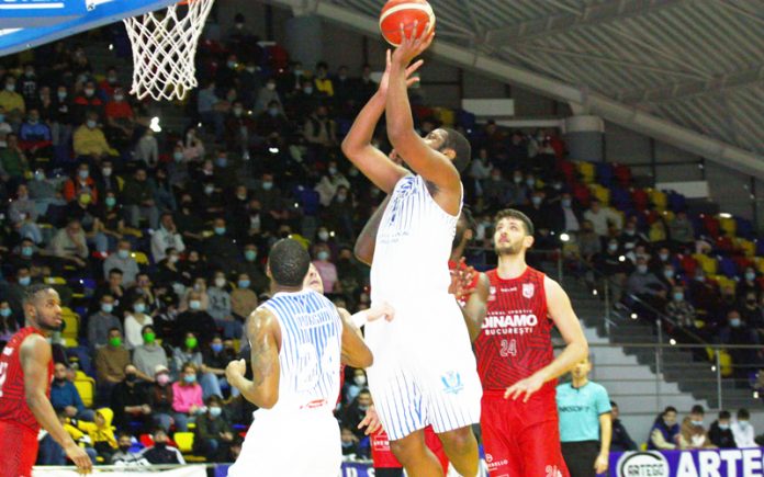 CSM Târgu Jiu a pierdut în fața bucureștenilor! Baschetbaliștii de la Dinamo, mai inspirați