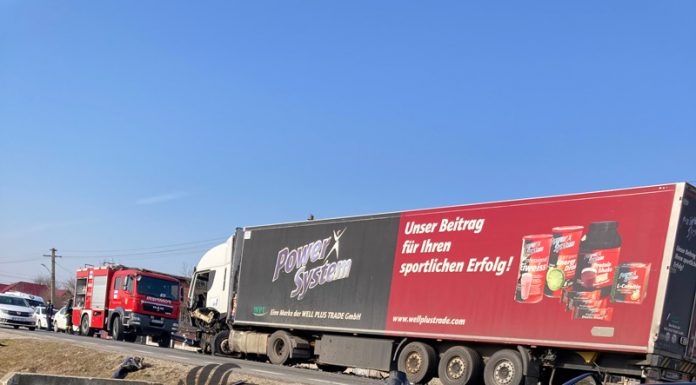 VIDEO: Grav accident la Moi! Impact frontal cu un TIR!