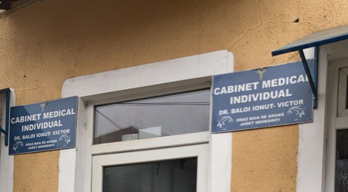 Anchetă finalizată pentru medicul din Padeș care făcea vaccinare „la chiuvetă”, la Baia de Aramă!