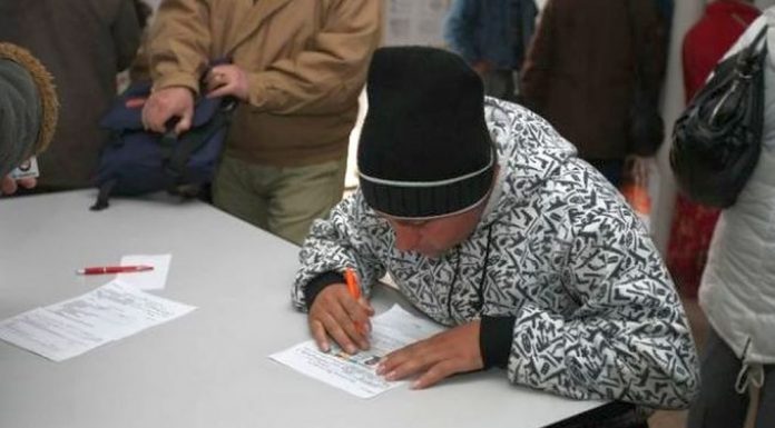 Cei care refuză să se întoarcă la școală pot pierde ajutorul social