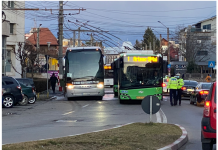 Târgu Jiu: Un autobuz a luat foc
