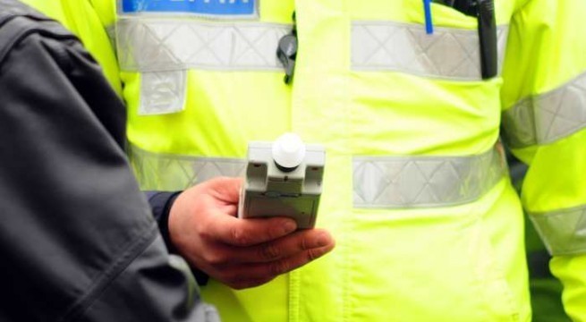 A băut 1 litru de bere și s-a urcat la volan. Ce pedeapsă a primit!