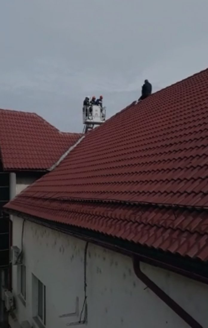 Protestatarul amendat de inspectorii de muncă are, din partea ITM, și două plângeri penale, fiind cercetat și pentru ultraj