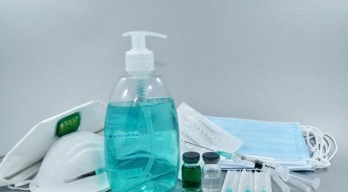 Proiect pe bani europeni. Măști și dezinfectanți pentru școlile dintr-o comună din Gorj