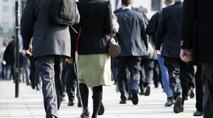 A început recensământul populaţiei şi locuinţelor. Zi liberă pentru completarea online a datelor