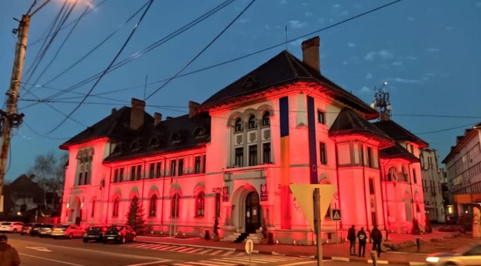 Primăria Târgu Jiu, în roșu