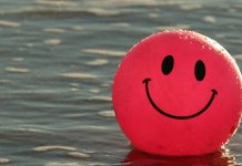 Zi specială, cu 4 sărbătoriri: Culoarea roz, tenis, pâinea cu banane și biscuiții pentru căței