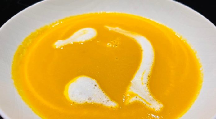VIDEO: Rețeta săptămânii – Fabi’s Kitchen: Supă-cremă de morcovi, cu ghimbir și spumă de lapte