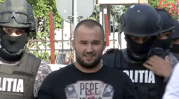 VIDEO: Mascații i-au pus pistoalele în cap și l-au încătușat! ,,M-au săltat ca pe un criminal, după ce m-au confundat cu altcineva!”