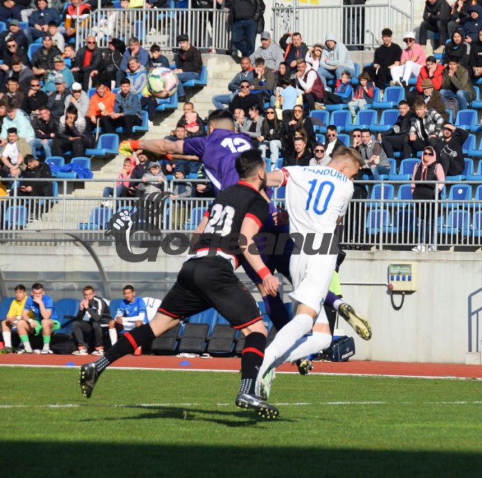 Pandurii începe play-off-ul la Reșița