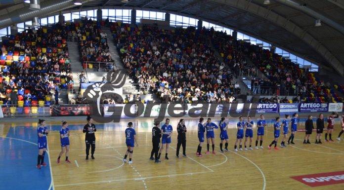 Handbalistele joacă acasă