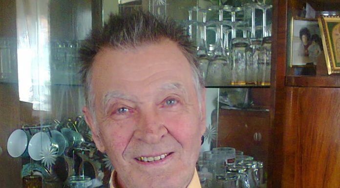 Dumnezeu să vă sălăşluiască în Lumina Raiului ceresc, neuitatul meu purtător de grijă şi sfătuitor de suflet, Domnule Director, Prof. PETRICĂ POPESCU!