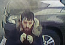 Prima captură de pe camerele de luat vederi cu polițistul infractor