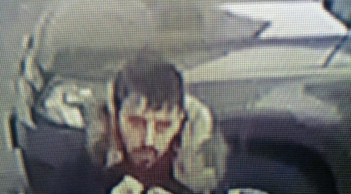 Prima captură de pe camerele de luat vederi cu polițistul infractor