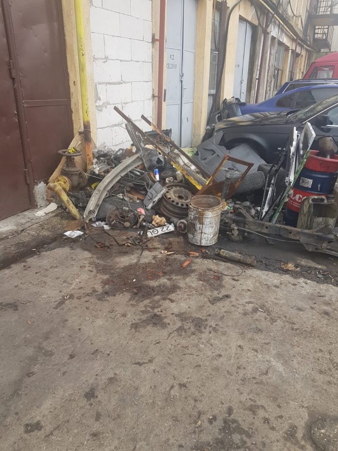Atelier ilegal de dezmembrări auto. Amendă de 10.000 lei!