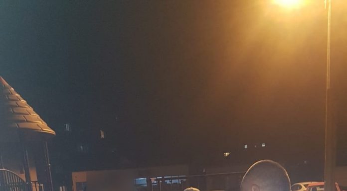 Amendați că au făcut gălăgie în cartier