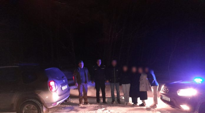 Intervenție a jandarmilor montani: Cinci turiști au rămas împotmoliți la Barajul Cernei