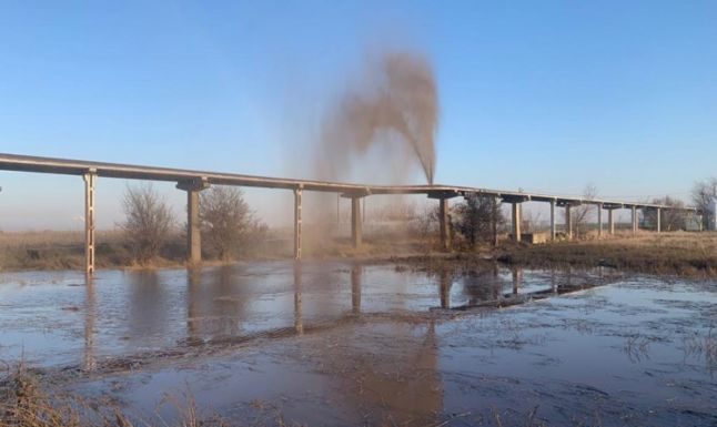 Conductă a CEO, cu ape uzate, spartă la ieșirea din Craiova