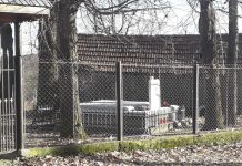 Fostul preot al Parohiei Racoți, acuzat că și-a ridicat ILEGAL cavou în fața bisericii!