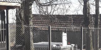 Fostul preot al Parohiei Racoți, acuzat că și-a ridicat ILEGAL cavou în fața bisericii!