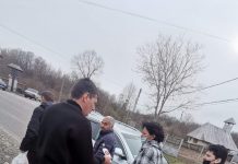 Ecologiștii au împărțit mărțișoare la Drăguțești