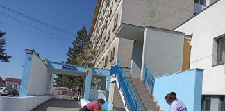 Au donat flori Spitalului Județean