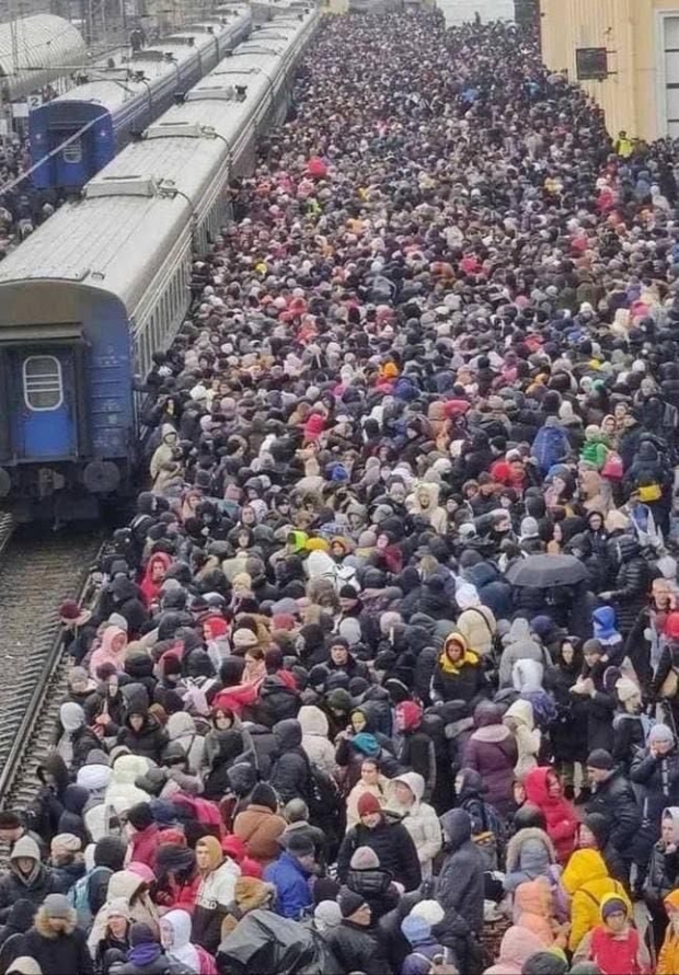 Coridor umanitar în Harcov – Gara, asaltată de mii de oameni