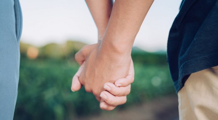 Lacăte, în iubire?!