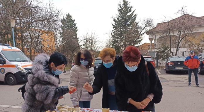 Mărțișoare din materiale reciclabile dăruite angajatelor de la Spitalul Județean și Ambulanța Gorj