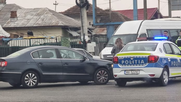 Tamponare cu mașina de poliție, la Târgu Jiu