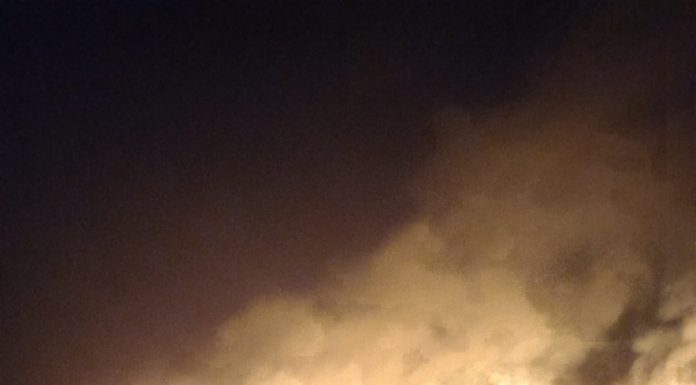 Încă un incendiu, la Pișteștii din Deal, în apropierea caselor