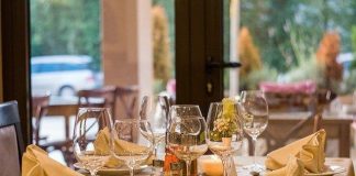 Produse expirate la un restaurant din Târgu-Jiu. Amenzi pentru două fast-food-uri