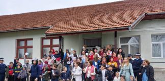 Jandarmii, în mijlocul elevilor de la Școala Gimnazială Stănești