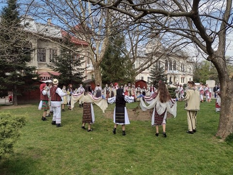Parada portului popular, în centrul municipiului Târgu-Jiu