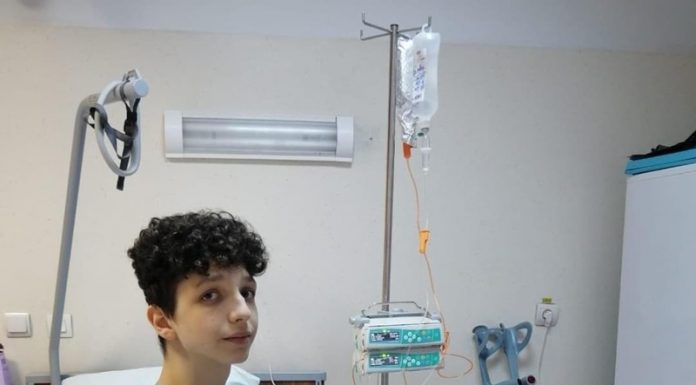 David a fost depistat cu cancer osos! Colegii de la CNET îi oferă o mână de ajutor dar nu este suficient