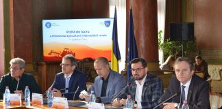 Tinerii, îndemnați să se întoarcă la sat. „Facebook-ul nu ne dă de mâncare niciunuia dintre noi”