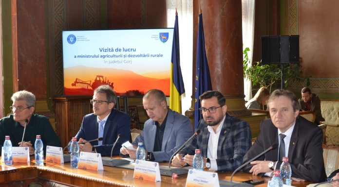 Tinerii, îndemnați să se întoarcă la sat. „Facebook-ul nu ne dă de mâncare niciunuia dintre noi”