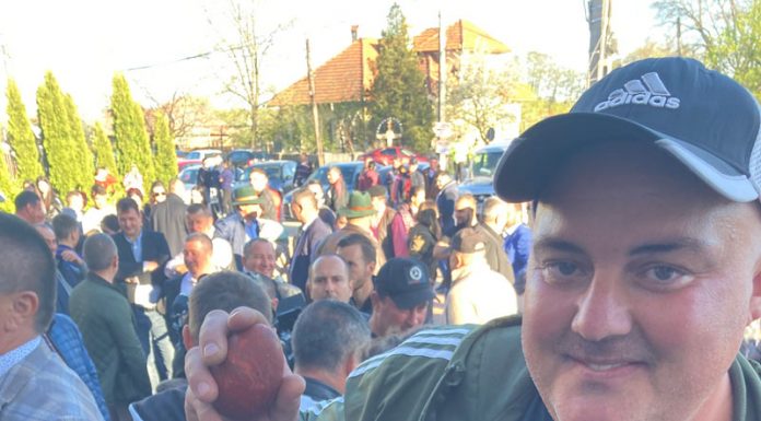 Concurs de ciocnit ouă de gâscă la Baia de Fier! Premiul – un miel!