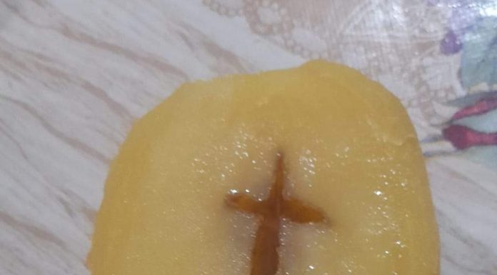 În Vinerea Mare: A găsit semnul crucii într-un cartof!