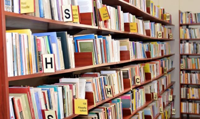 O școală din Gorj angajează bibliotecar