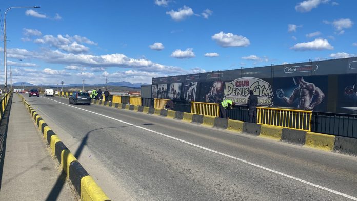 Edilitara Târgu-Jiu a demarat lucrări de întreținere la podurile din oraș