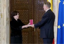 Medici din Târgu-Jiu, decorați de președintele Iohannis