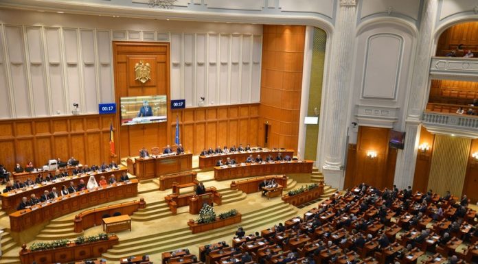 Parlamentarii, evacuați